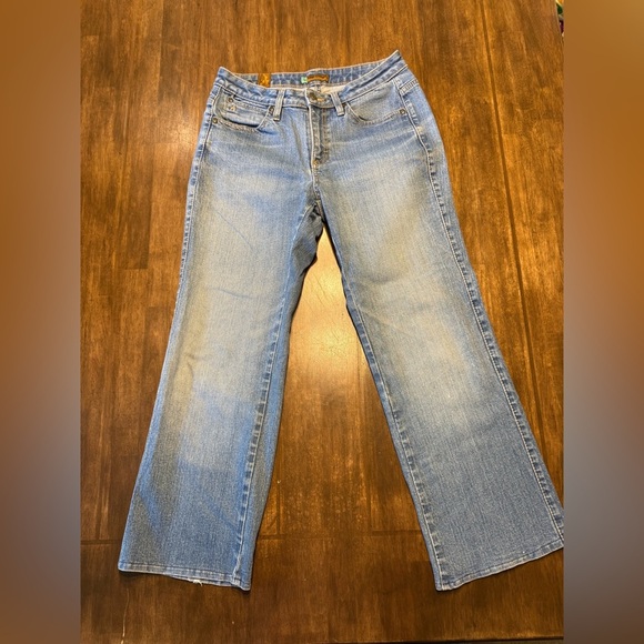 Aura By Wrangler Jeans Light Wash Short Rise Straight Leg See Measurements - Picture 1 of 10